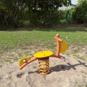 Bild vom Spielplatz anzeigen.