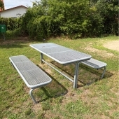 Bild vom Spielplatz anzeigen.