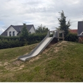 Bild vom Spielplatz anzeigen.