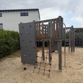 Bild vom Spielplatz anzeigen.