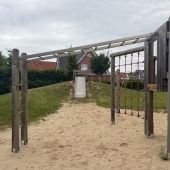 Bild vom Spielplatz anzeigen.