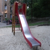 Bild vom Spielplatz anzeigen.
