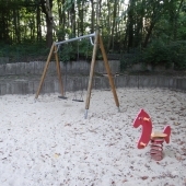 Bild vom Spielplatz anzeigen.