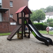 Bild vom Spielplatz anzeigen.