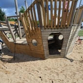 Bild vom Spielplatz anzeigen.