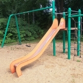 Bild vom Spielplatz anzeigen.