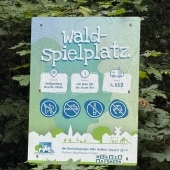 Bild vom Spielplatz anzeigen.