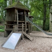 Bild vom Spielplatz anzeigen.
