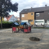 Bild vom Spielplatz anzeigen.