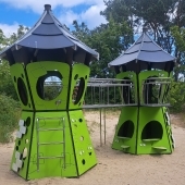Bild vom Spielplatz anzeigen.