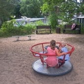 Bild vom Spielplatz anzeigen.