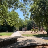 Bild vom Spielplatz anzeigen.