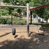 Bild vom Spielplatz anzeigen.