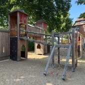Bild vom Spielplatz anzeigen.