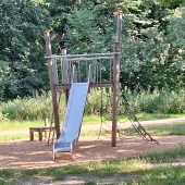 Bild vom Spielplatz anzeigen.