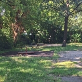 Bild vom Spielplatz anzeigen.