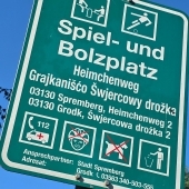 Bild vom Spielplatz anzeigen.