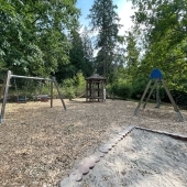 Bild vom Spielplatz anzeigen.