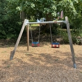 Bild vom Spielplatz anzeigen.