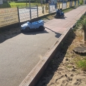 Bild vom Spielplatz anzeigen.