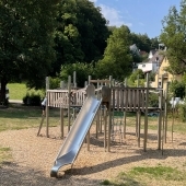 Bild vom Spielplatz anzeigen.