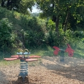 Bild vom Spielplatz anzeigen.