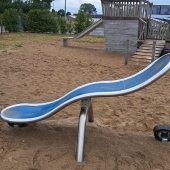 Bild vom Spielplatz anzeigen.