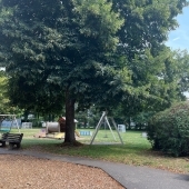 Bild vom Spielplatz anzeigen.