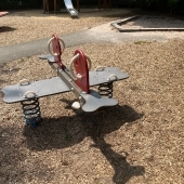 Bild vom Spielplatz anzeigen.