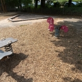 Bild vom Spielplatz anzeigen.