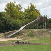 Bild vom Spielplatz anzeigen.