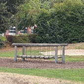 Bild vom Spielplatz anzeigen.