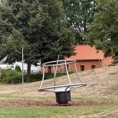 Bild vom Spielplatz anzeigen.