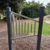 Bild vom Spielplatz anzeigen.