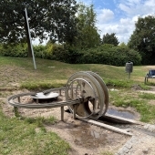 Bild vom Spielplatz anzeigen.