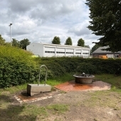 Bild vom Spielplatz anzeigen.