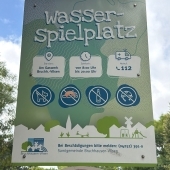 Bild vom Spielplatz anzeigen.