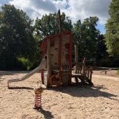 Bild vom Spielplatz anzeigen.