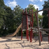 Bild vom Spielplatz anzeigen.