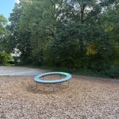 Bild vom Spielplatz anzeigen.