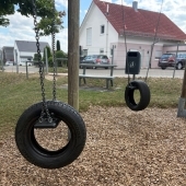 Bild vom Spielplatz anzeigen.