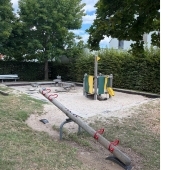 Bild vom Spielplatz anzeigen.