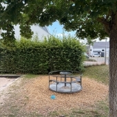 Bild vom Spielplatz anzeigen.