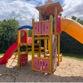 Bild vom Spielplatz anzeigen.