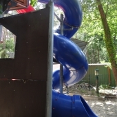 Bild vom Spielplatz anzeigen.