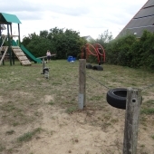 Bild vom Spielplatz anzeigen.