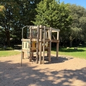 Bild vom Spielplatz anzeigen.