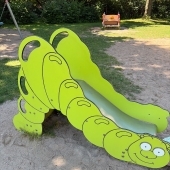 Bild vom Spielplatz anzeigen.