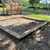 Bild vom Spielplatz anzeigen.