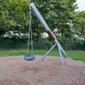 Bild vom Spielplatz anzeigen.
